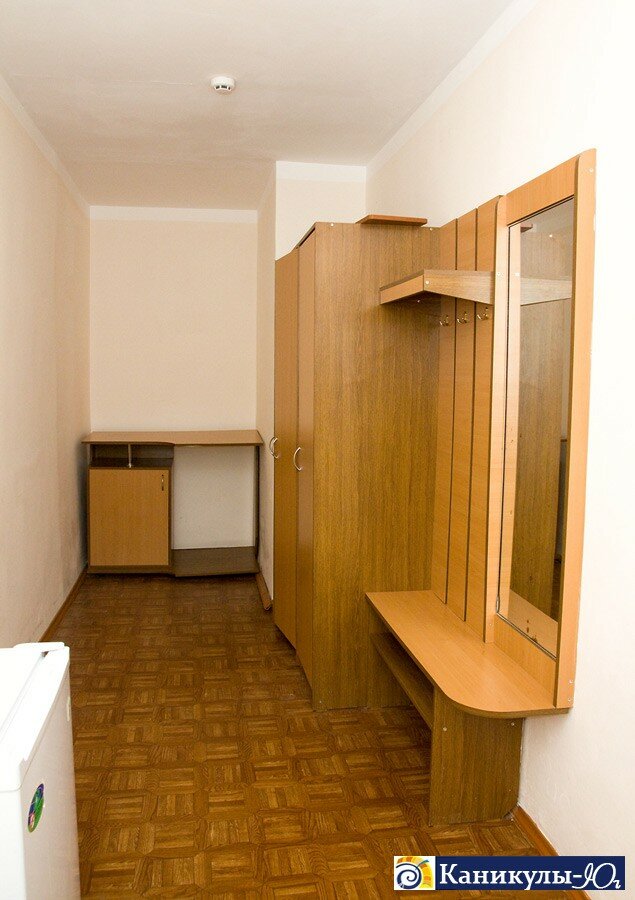 Коридор в 2-комнатном номере, санаторий 'Ударник', Евпатория